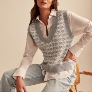 Abercrombie & Fitch Blue Houndstooth V-Neck Sweater Vest